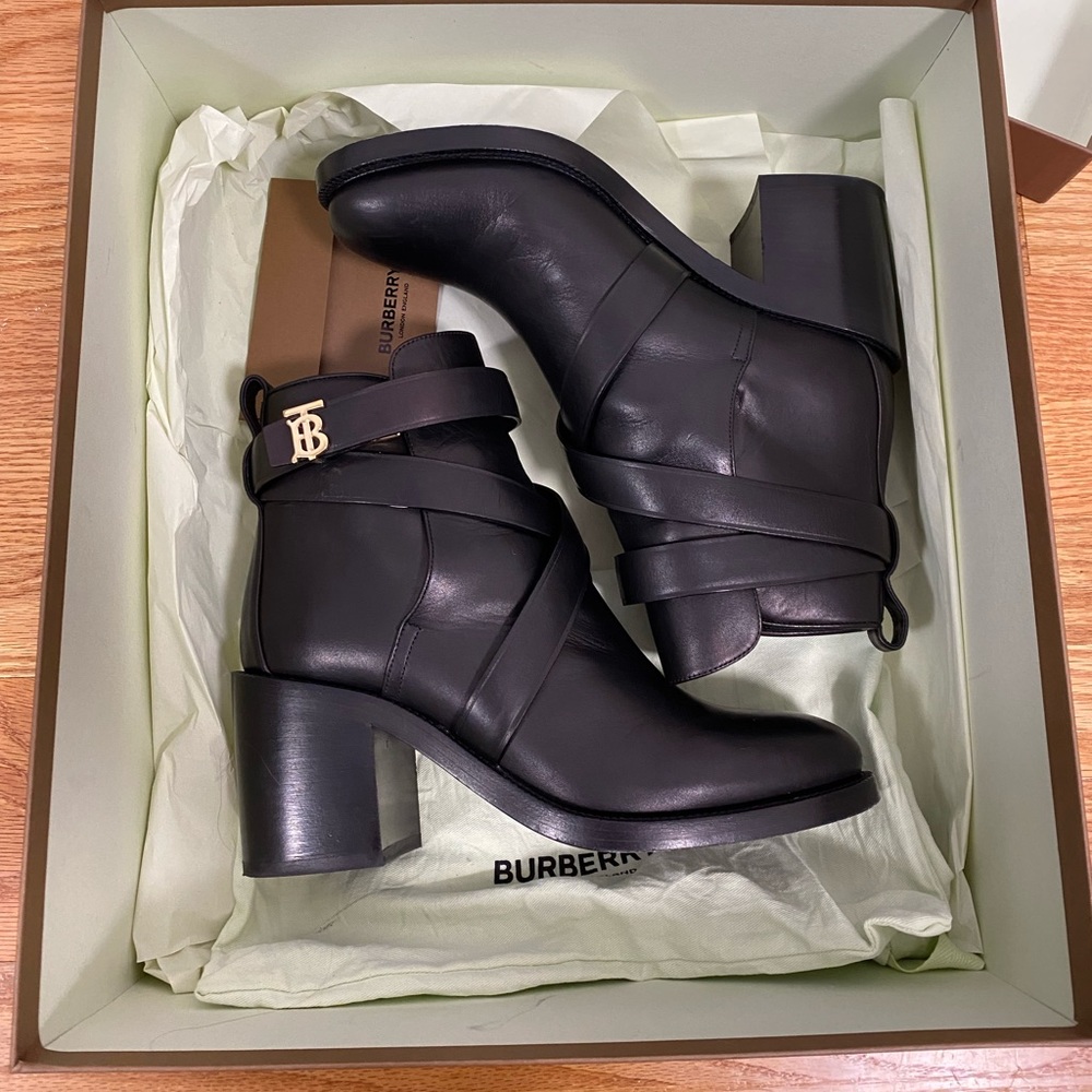 Burberry Black Leather Monogram Pryle Boots. Size 37.5 or size 7 US